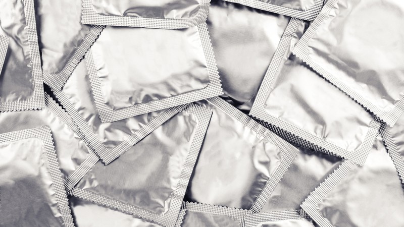 Sử dụng bao cao su giúp tránh thai và phòng bệnh lây truyền qua đường tình dục