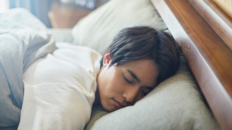 Nghỉ ngơi hợp lý, ngủ đủ giấc giúp cơ thể phục hồi và sản sinh testosterone