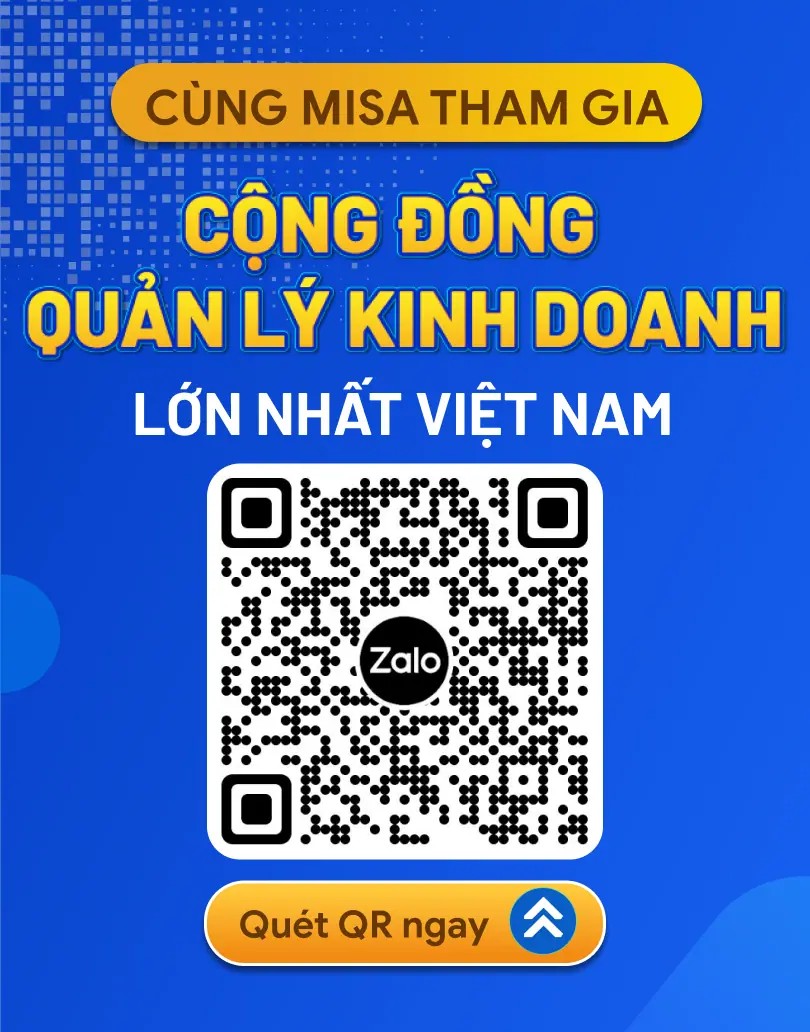 Nhân viên tư vấn giới thiệu sản phẩm cho khách hàng