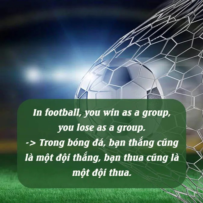 Cầu thủ ăn mừng bàn thắng cùng đồng đội