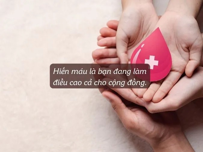 Hình ảnh minh họa một người đang hiến máu với nụ cười tươi tắn