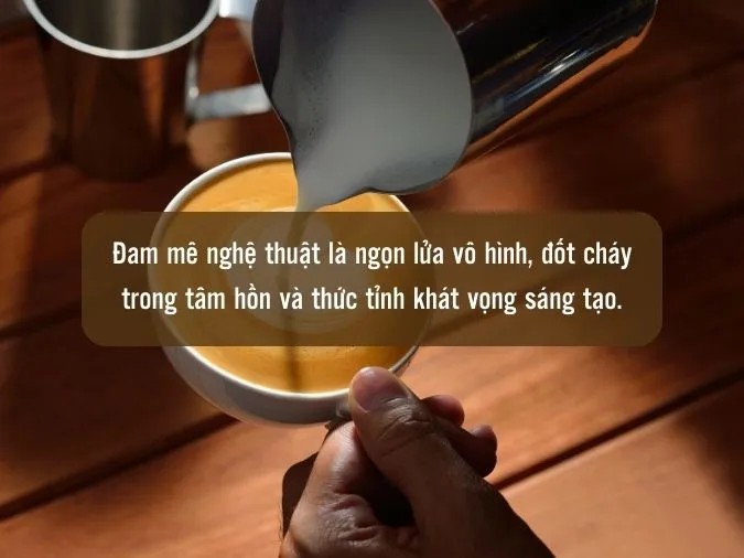 Cảnh sát phong tỏa và khám nghiệm khu vực phát hiện thi thể nạn nhân