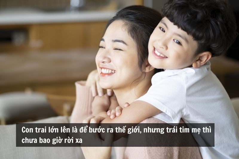 Người mẹ ân cần chăm sóc khi con trai còn nhỏ