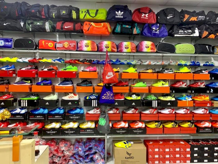 Cửa hàng bán đồ dùng, dụng cụ thể thao cung cấp nhiều sản phẩm để phục vụ khách hàng