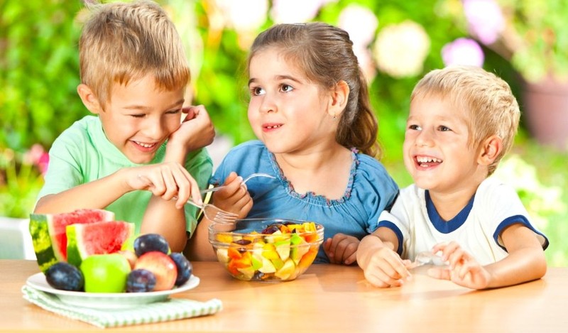 Bữa ăn cân bằng với đầy đủ các nhóm thực phẩm tốt cho sức khỏe và chiều cao