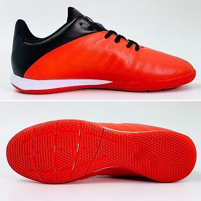 Đế giày đá bóng IC với mặt đế bằng cao su có rãnh