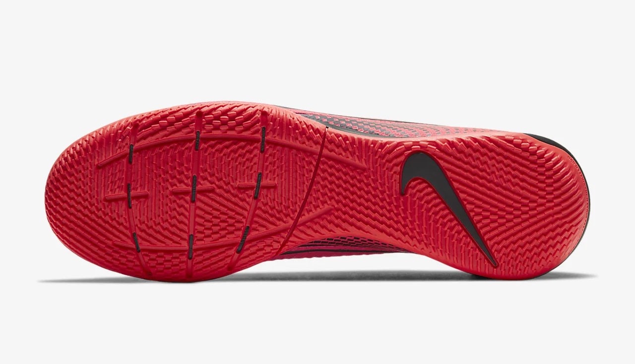 Giày đá bóng đế bằng IC