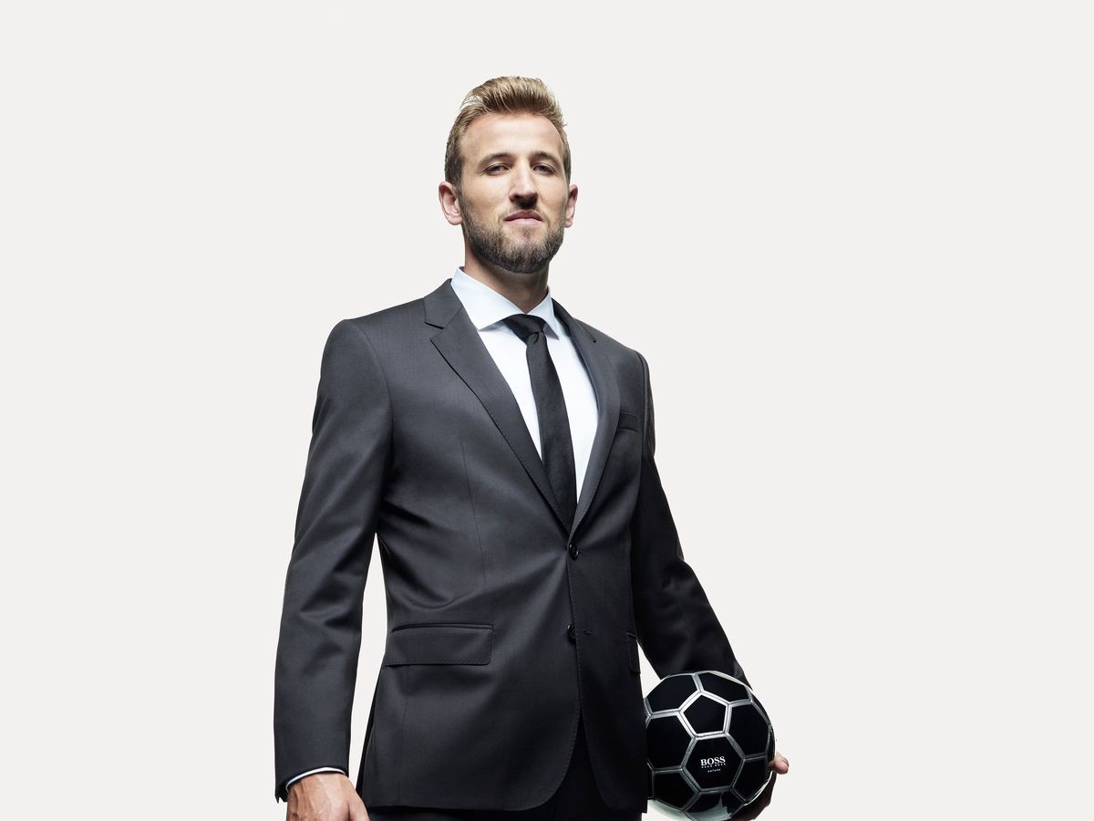 Harry Kane lịch lãm trong bộ vest
