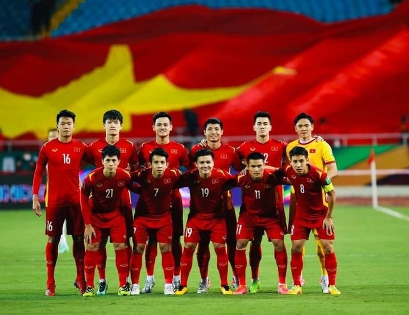 Cầu thủ với trang phục thi đấu đầy đủ