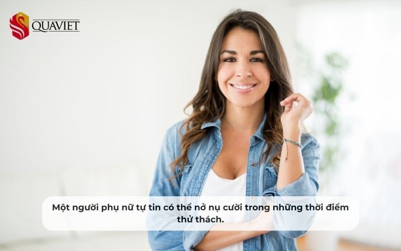 phụ nữ tự tin nở nụ cười