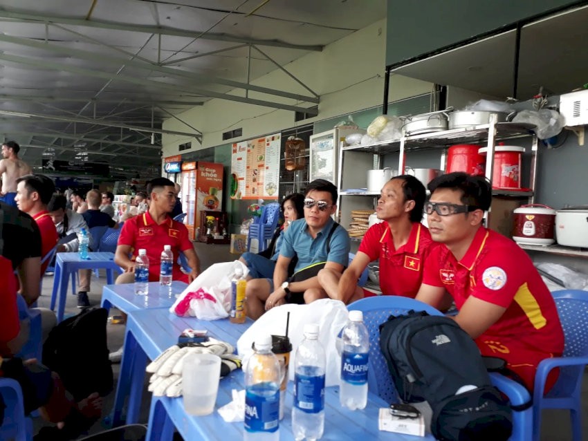 Sau khi thi đấu, khách hàng có thể vào căn tin nghỉ ngơi, uống nước