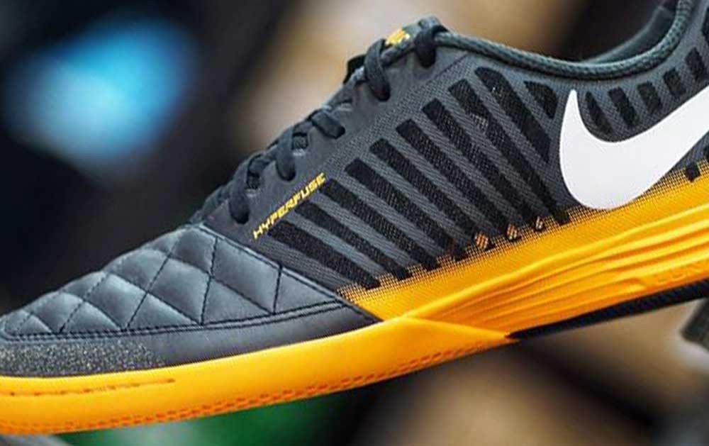 Giày đá banh Nike Lunar Gato II với upper da dê mềm mại