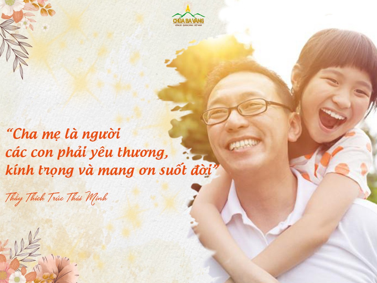 Cảnh sát phong tỏa và khám nghiệm khu vực phát hiện thi thể nạn nhân