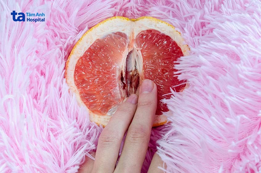 Minh họa việc dùng tay tìm kiếm vị trí và kích thích điểm G của phụ nữ