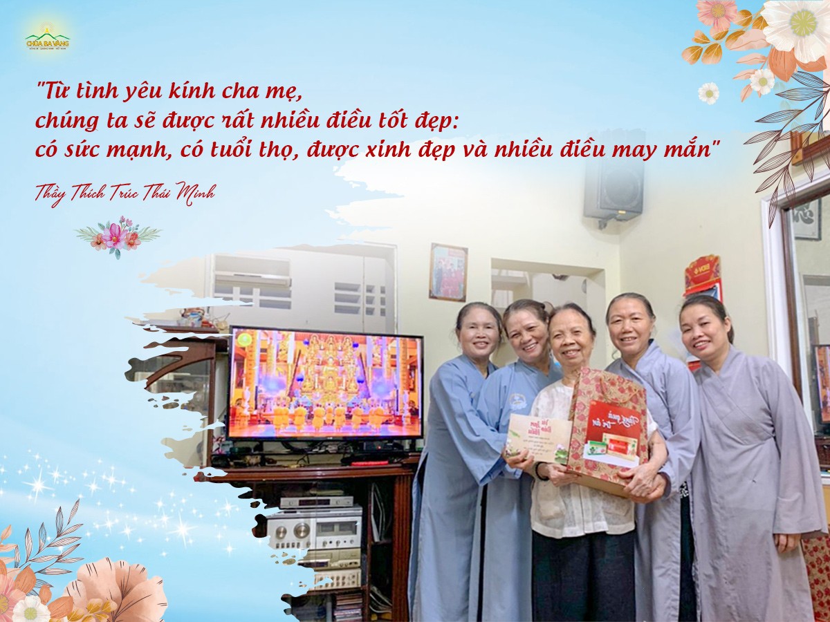 Cảnh sát phong tỏa và khám nghiệm khu vực phát hiện thi thể nạn nhân